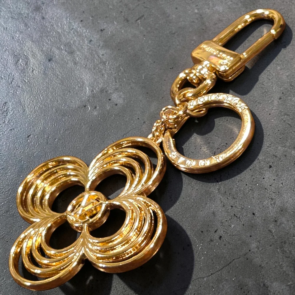 Elegant Gold Flower Keychain/Bag Charm
